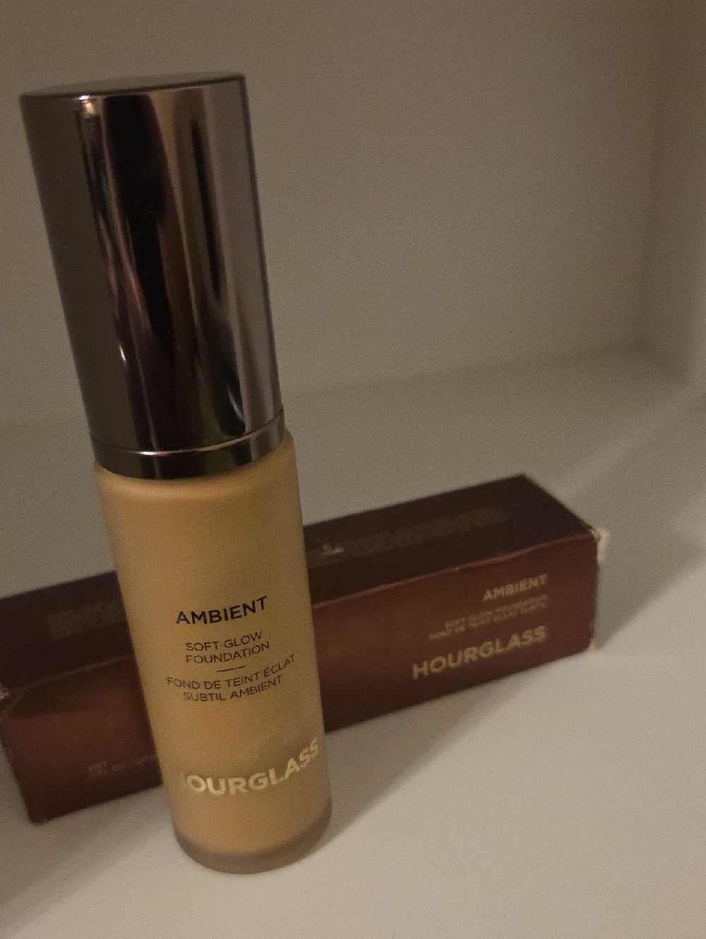 Hourglass Ambient Soft Glow Foundation